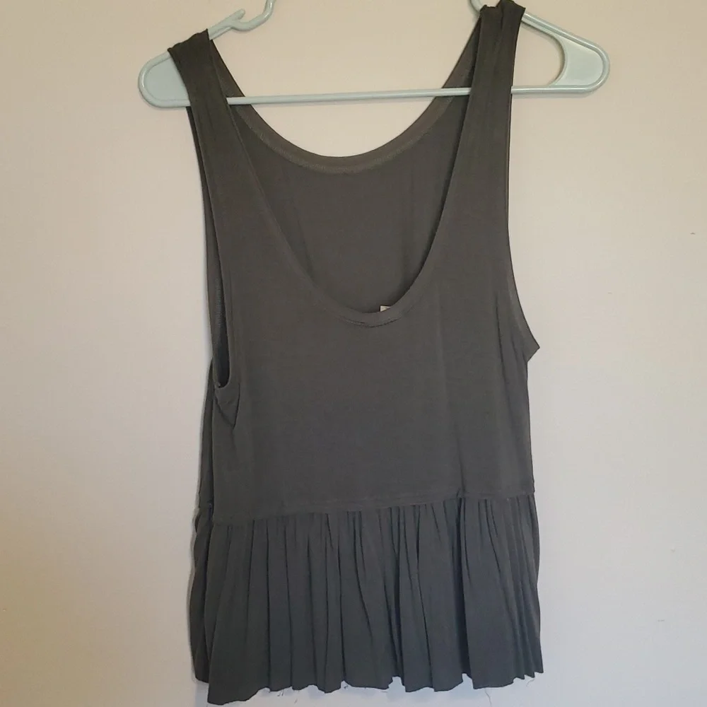 Mossimo Oversized olive green low back neckline flowy tank top - Picture 7 of 7